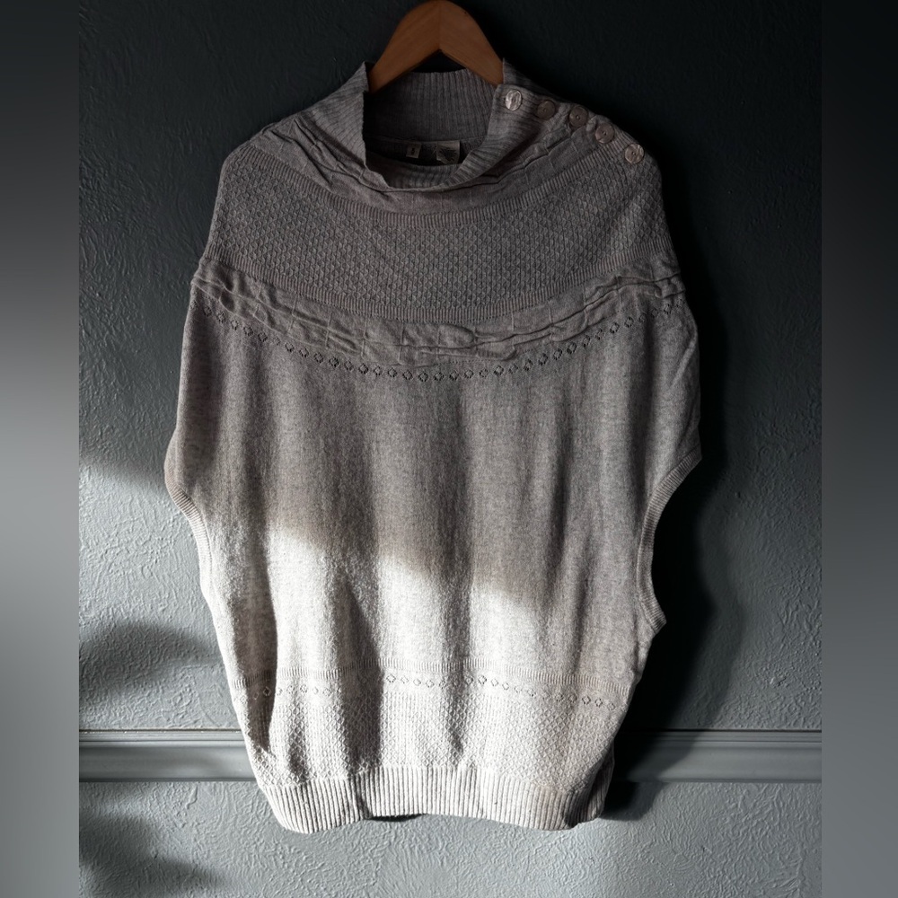 Moth Anthropologie Gray Knit Shrug Sweater | Button Shoulder Detail | M/L